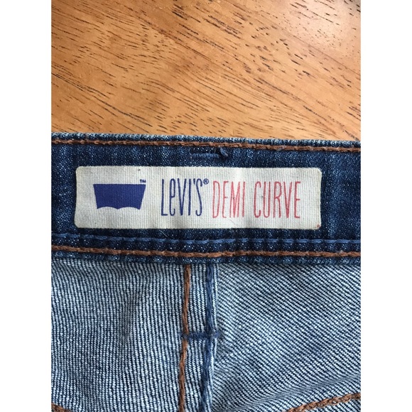 Levis | Demi Curve | Medium Wash Jeans - Picture 7 of 8